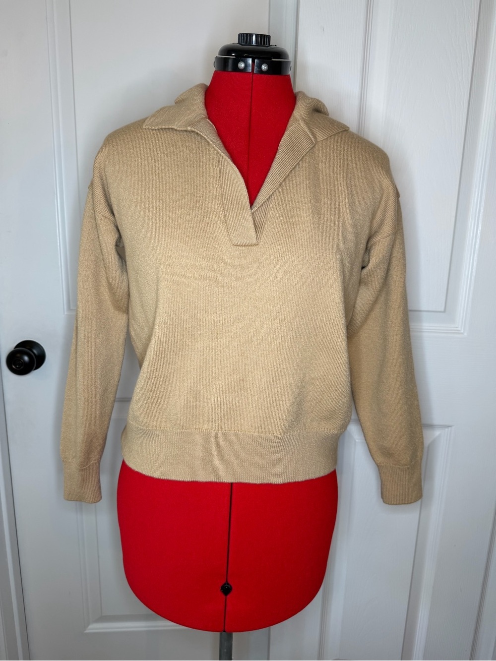 Wilfred Aritzia Clara Merino Wool Crop Waist V Neck Sweater Camel Tan Women M
